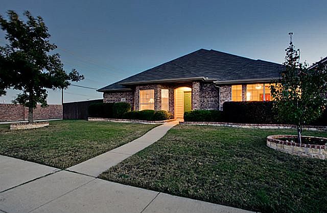 1st image of 1822 Lake Whitney Ln