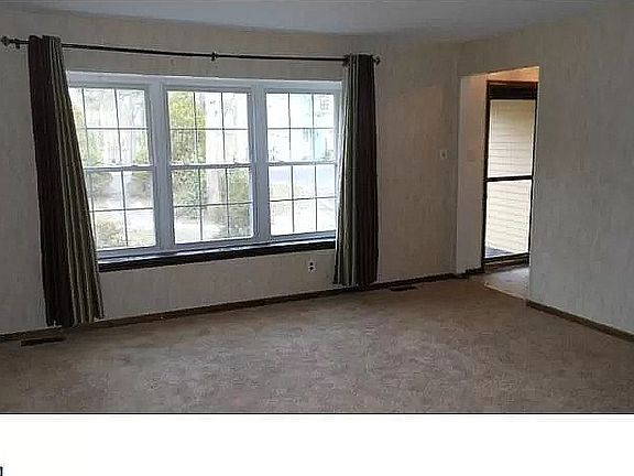 Living room; big & bright