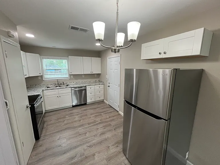 8438 Maddox Ave — Photo 6