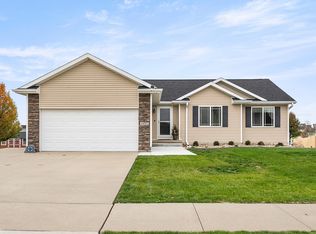 2801 SE Stone Ridge St, Grimes, IA 50111