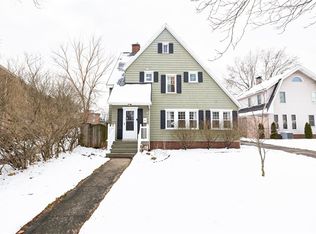 915 Blossom Rd, Rochester, NY 14610