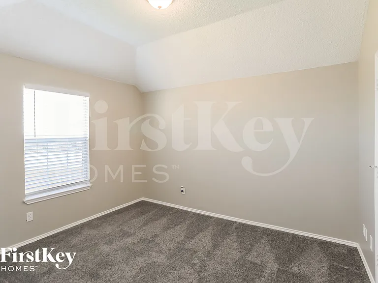 5210 Orlando Cir — Photo 13
