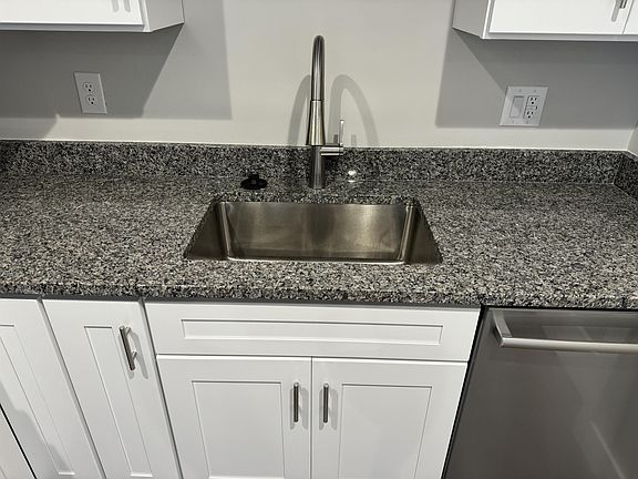 5th image of 32 W Swainson Ave #1