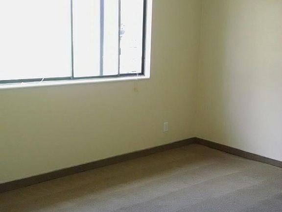 10 C Living Room_05172016