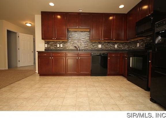 3rd image of 113 Chestnut Grove Dr