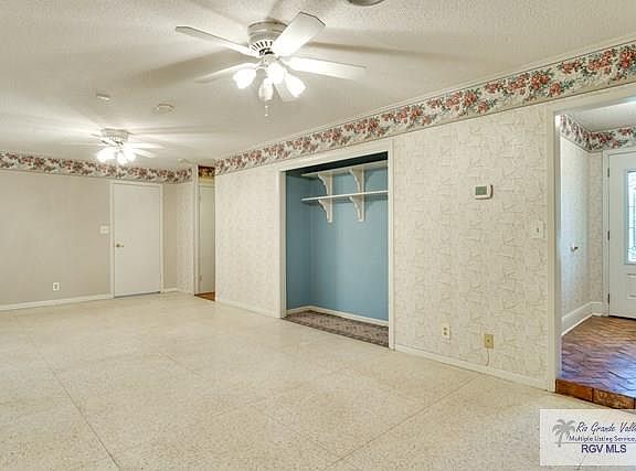 5th image of 207 E Resaca Dr