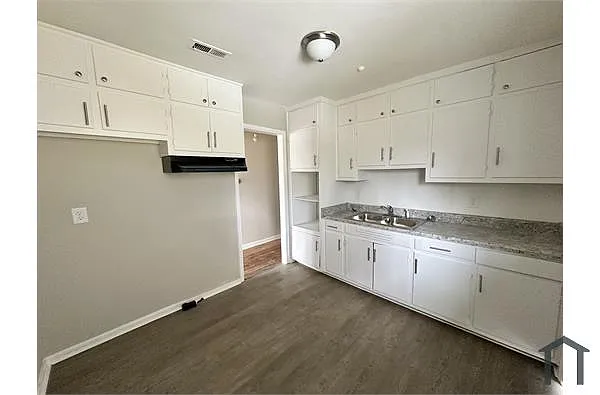 Building Photo - 3736 Oak Ave SW
