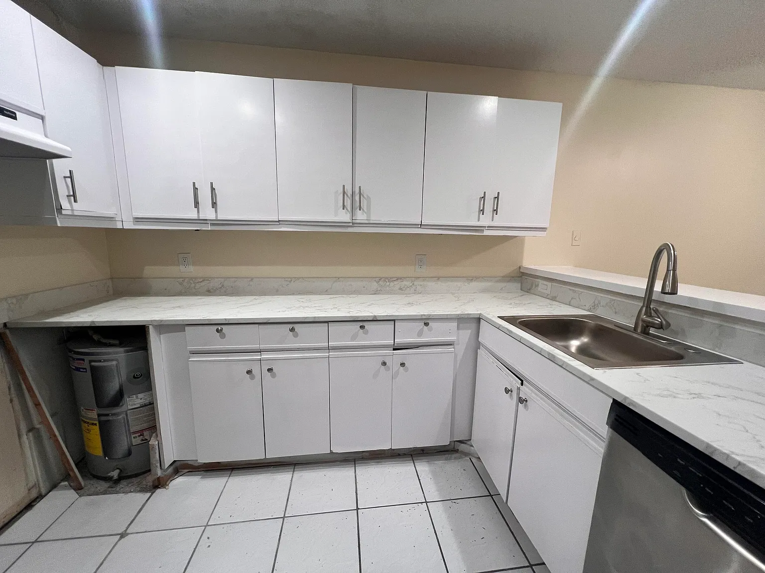 2 bed, 1.0 bath, 888 sqft, $1,850 — Photo 4