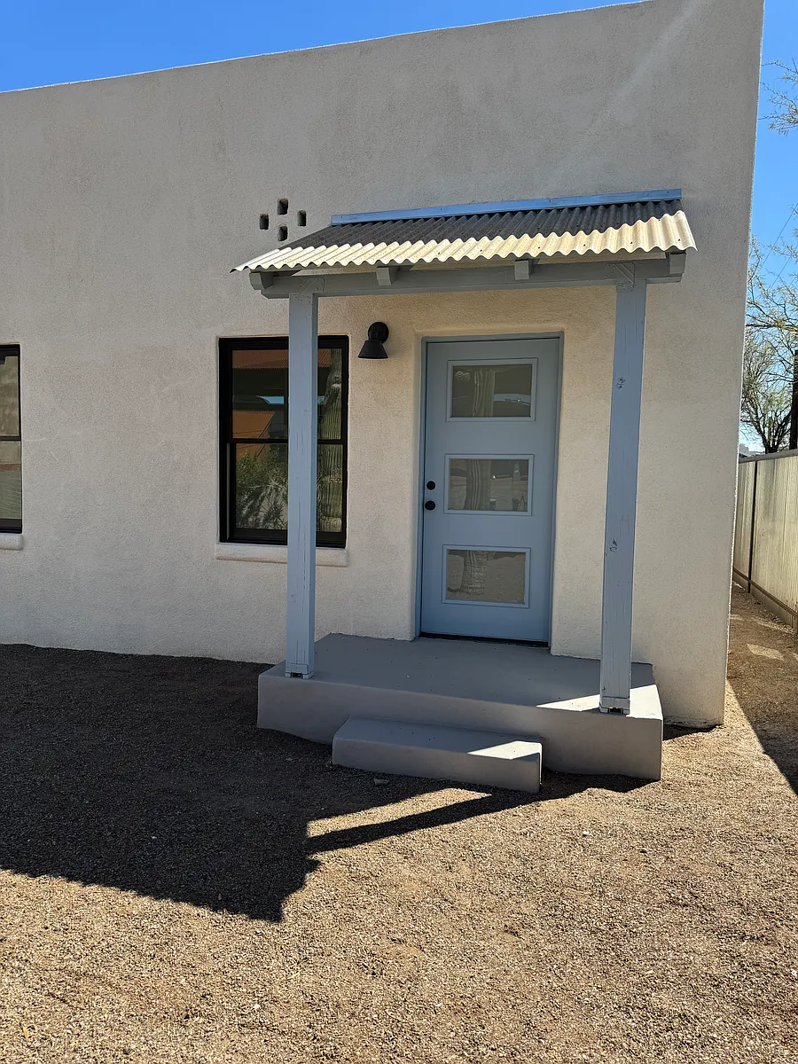 Front Covered Entry - 717 N 7th Ave #D