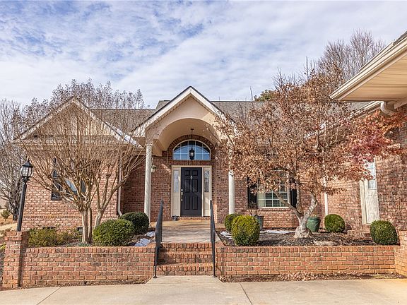 3rd image of 702 Bogey Blvd