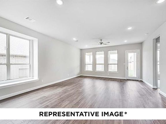 5th image of 824 Stafford Ave