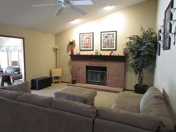 2nd image of 3216 Thomas Dr