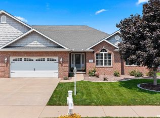 1507 Remington Rd, Pekin, IL 61554