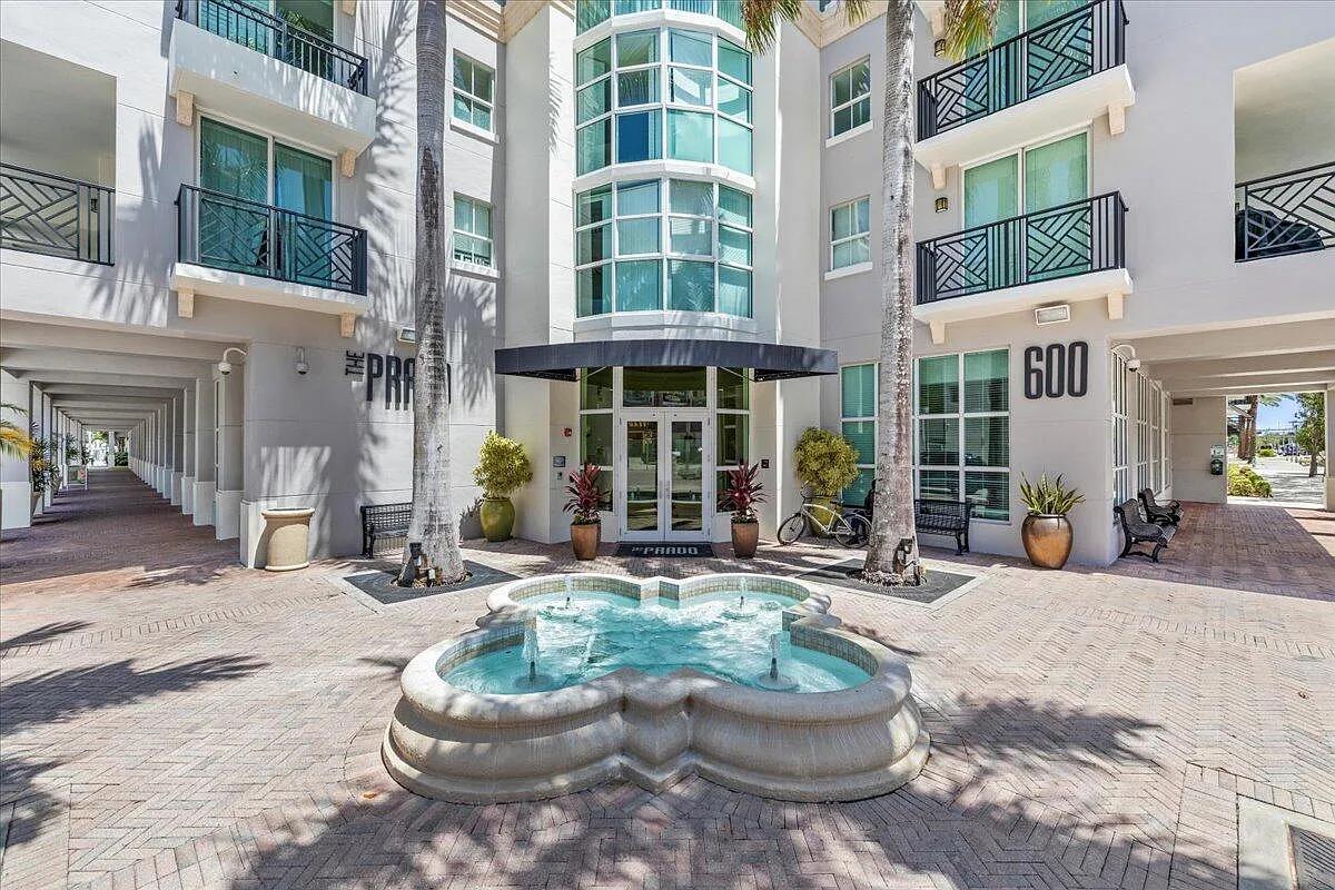 1 bed, 1.0 bath, 820 sqft, $3,600 — Photo 1