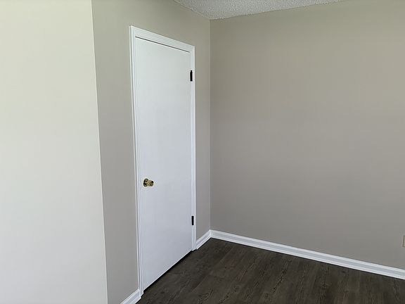 4th image of 422 Prince Ln