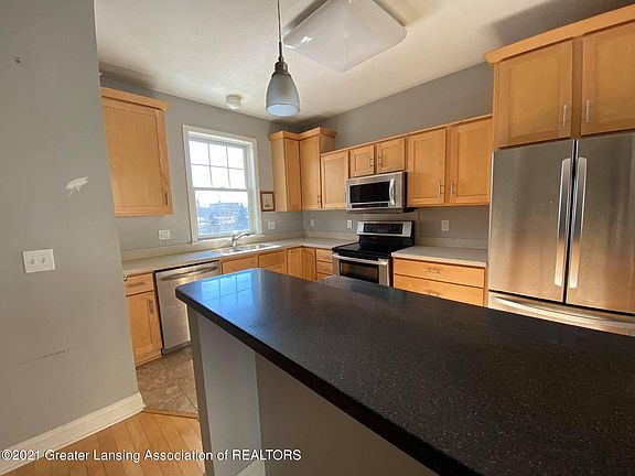3rd image of 215 E Saint Joseph St