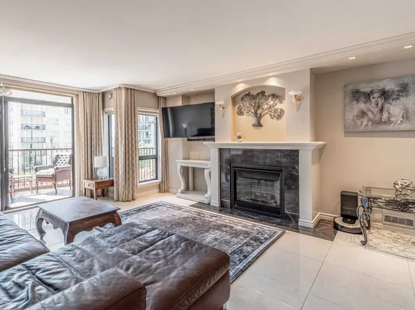 1520 Harwood St #302, Vancouver, BC V6G 1X9