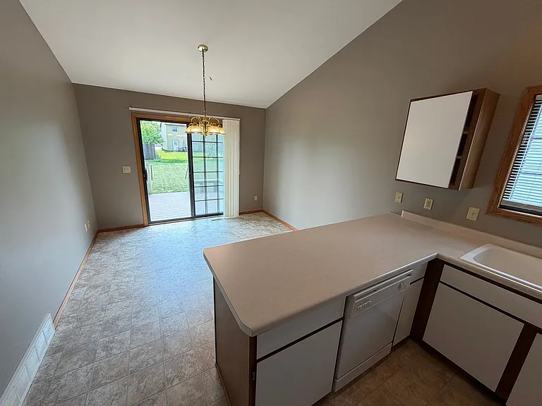 514 Pheasant Dr — Photo 4