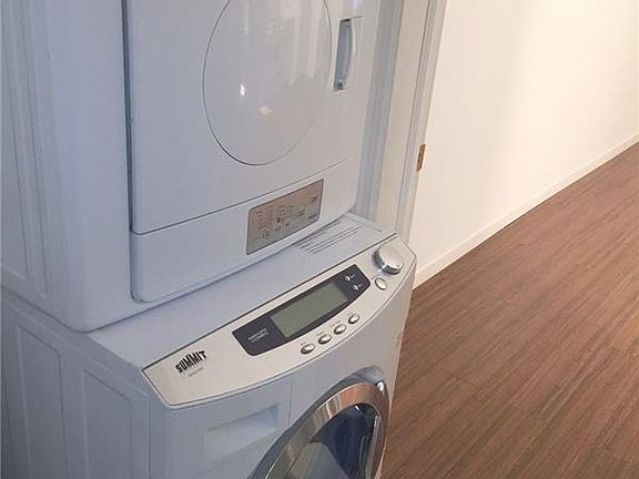 4th image of 1127 47th Ave APT 2R