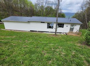 584 Mountain Spur Dr, Cedar Bluff, VA 24609