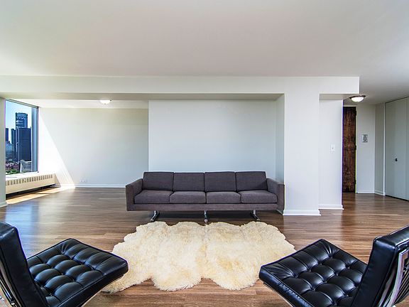 Living room - three bedroom apartment