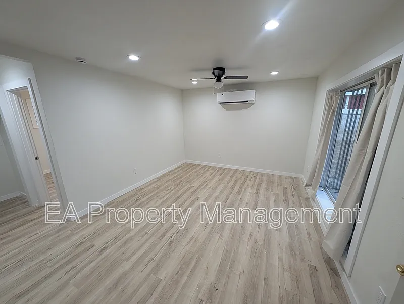 1 bed, 1.0 bath, 500 sqft, $1,050 — Photo 2