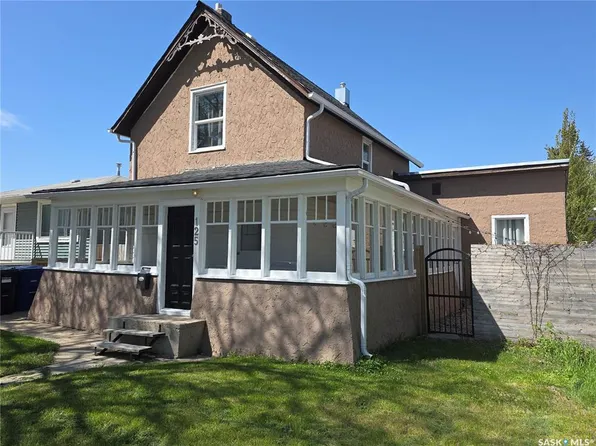 125 D AVENUE S, Saskatoon, SK S7M 1P6