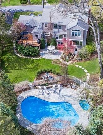 2nd image of 357 Oxford Dr