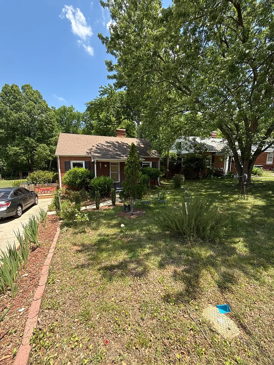 Building Photo - 324 E Peterson Dr