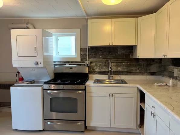 14 Main St S #1, New London, MN 56273
