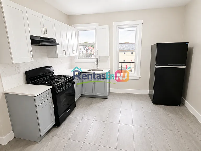 28 Wainwright St #3B — Photo 1