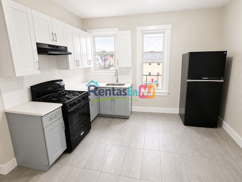 1st image of 28 Wainwright St #3B
