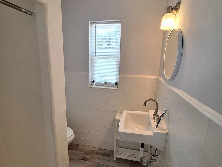 805 N Dixie Fwy #8 — Photo 9