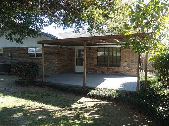 4th image of 814 Dulles Dr