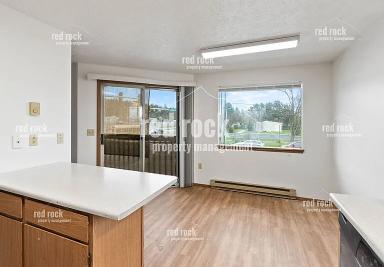 4733 N Sullivan Rd — Photo 7