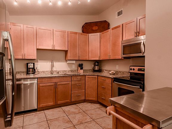 5th image of 708 Twin Oaks Dr