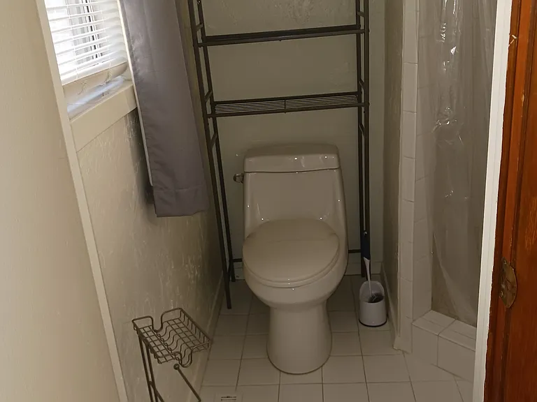 928 W Lindsey St — Photo 14