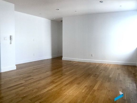 3rd image of 9002 Queens Blvd APT 509