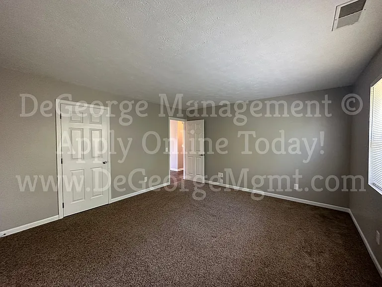Burdick Estates Apartments — Photo 104
