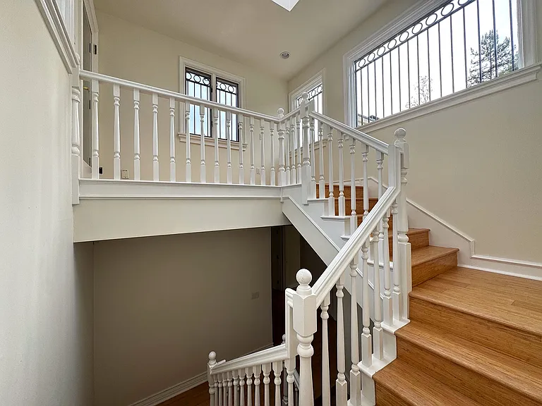 2334 Benedict Canyon Dr — Photo 36