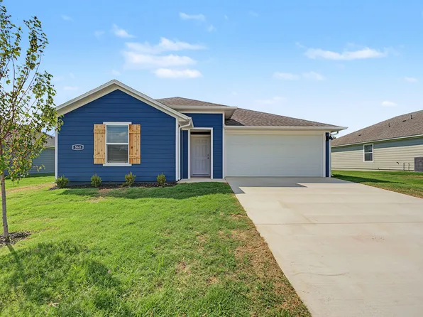 560 Riggs St, Prairie Grove, AR 72753
