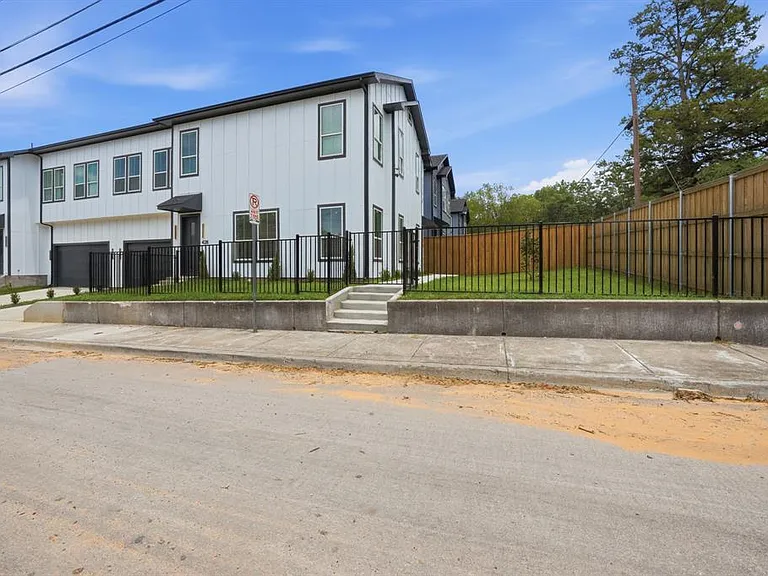 428 N Patton St — Photo 1