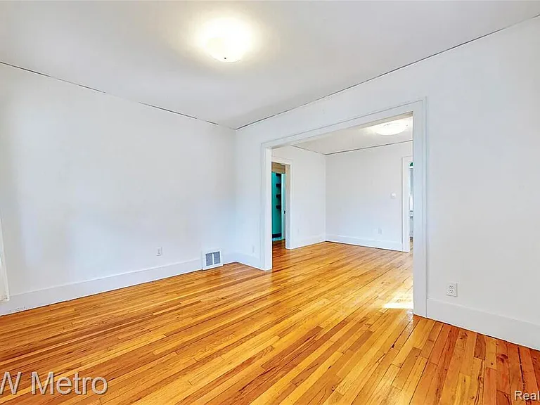 865 W Marshall St — Photo 6