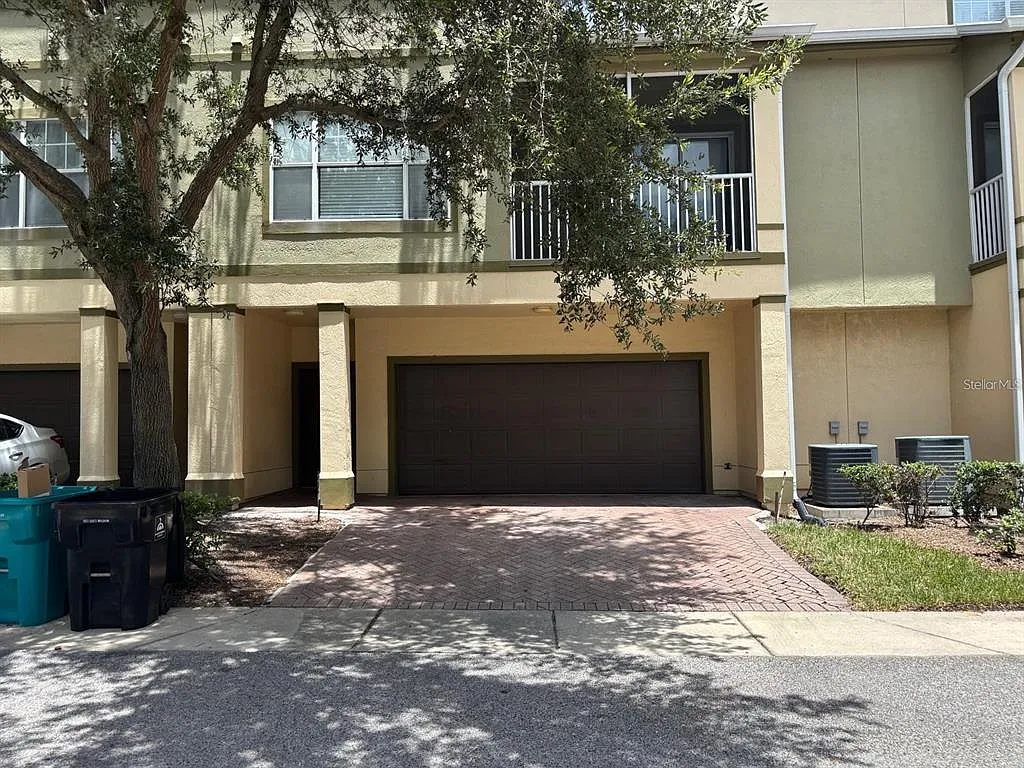 2 bed, 2.5 bath, 1250 sqft, $2,000 — Photo 1