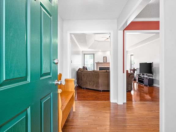 5th image of 3804 Parade Dr