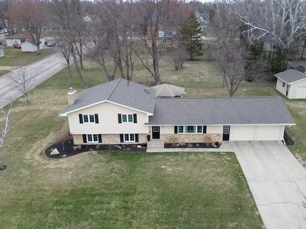 404 W 9th St, Morris, MN 56267