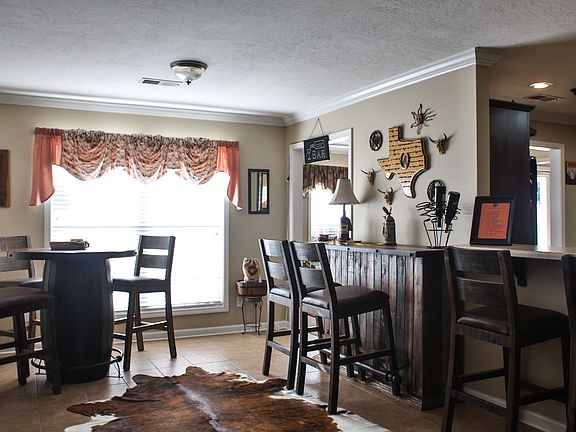 4th image of 319 Country Chase Dr