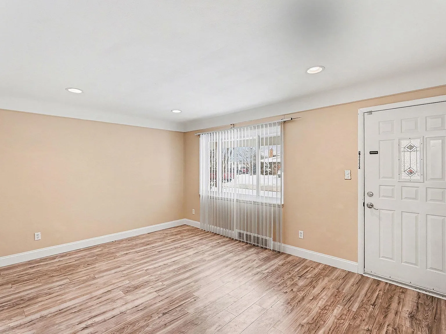 3 bed, 2.0 bath, 950 sqft, $1,750 — Photo 3