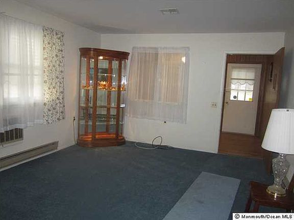 4th image of 23 Lexington Drive #B