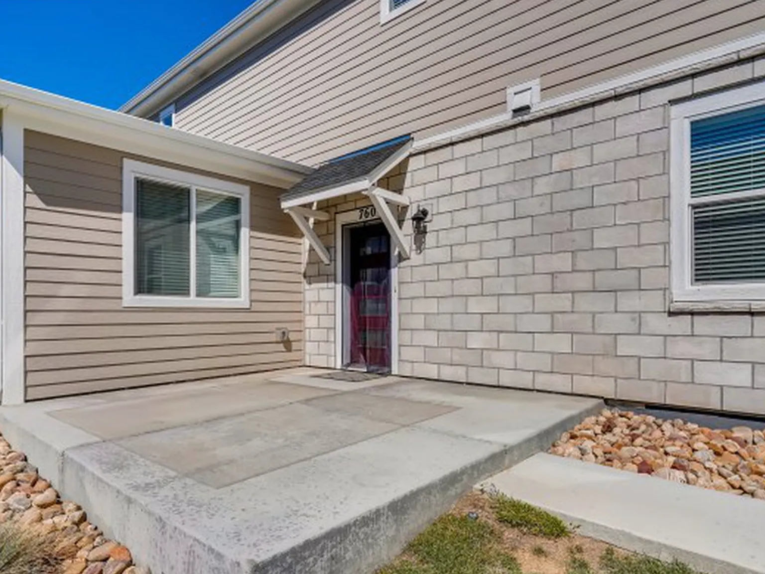 4 bed, 2356 sqft, $3,090 — Photo 4